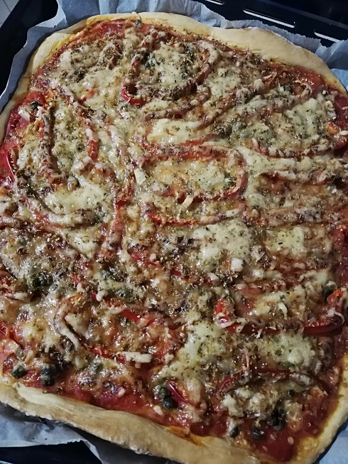 pâte à pizza épaisse et moelleuse