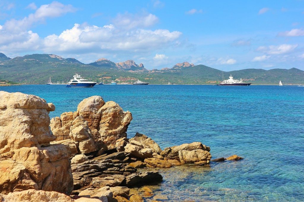 la costa smeralda célèbre en sardaigne