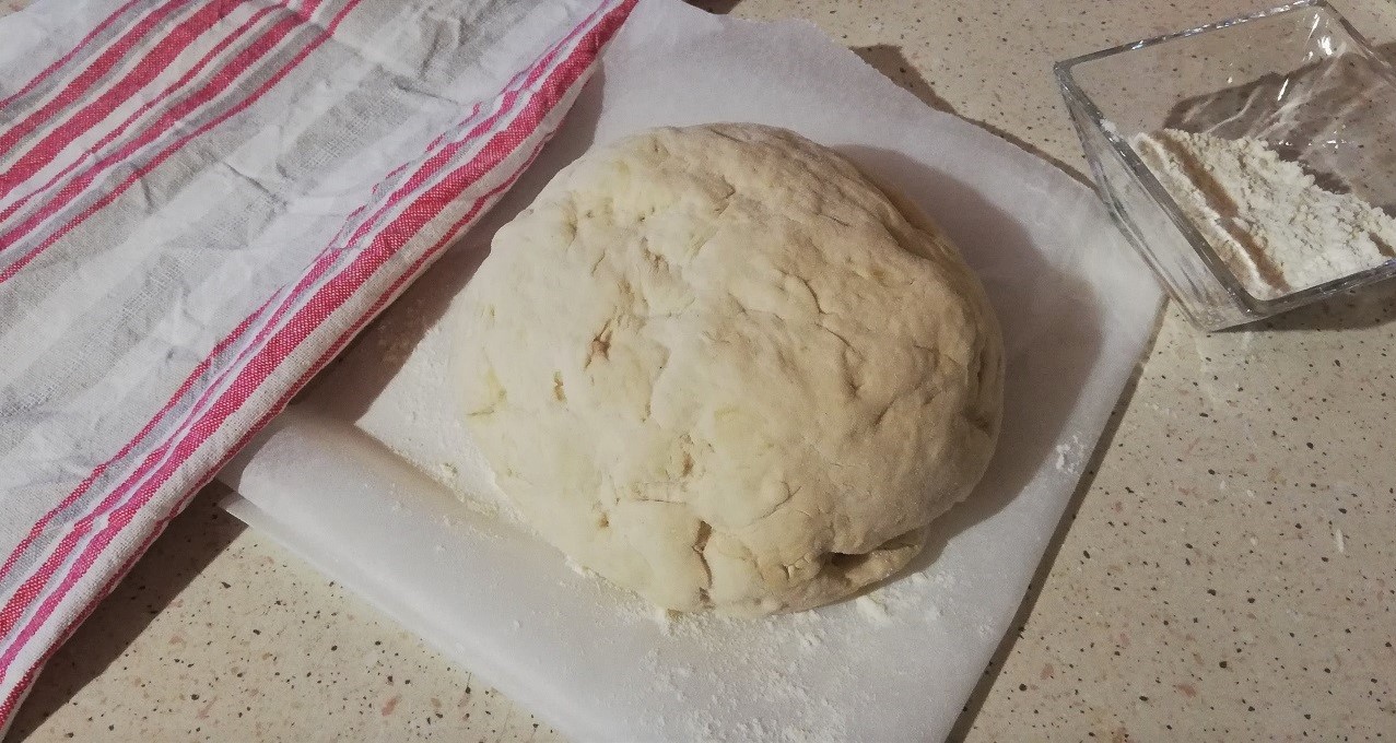 Pâte à pizza épaisse et moelleuse