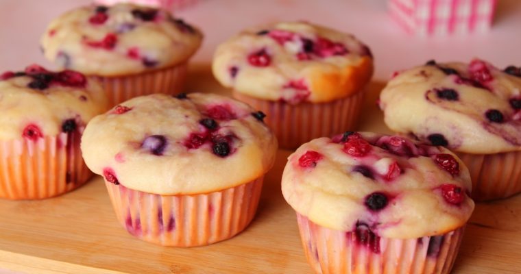 Muffins aux fruits rouges vegan et moelleux