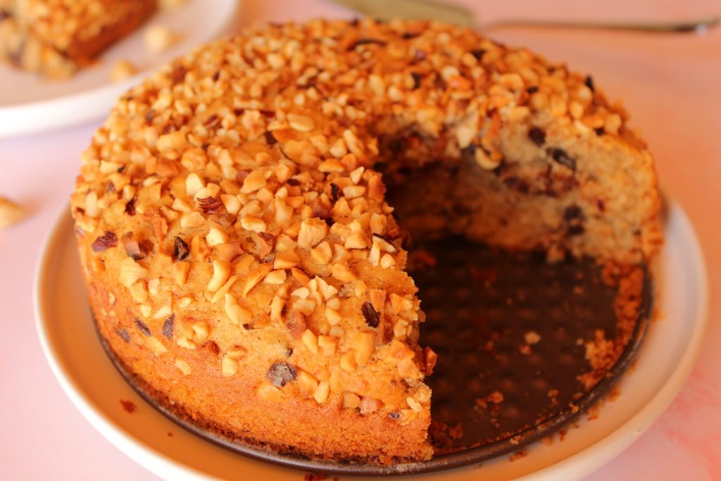 gâteau à la noisette et aux pépites de chocolat vegan